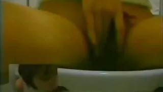 بینگ بروس سے خوبصورت علینا بیلے کے ساتھ کندھوں پر ٹانگوں کا منظر