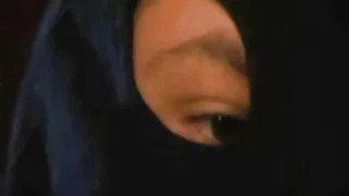 بریزرز کی طرف سے دلکش کیلا کیڈن اور رومی رین کے ساتھ ملف بینگ