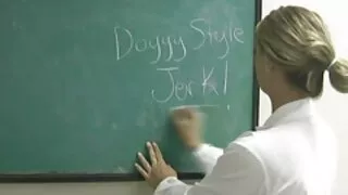 اسپیزو سے موہک Penny Pax اور وایلیٹ منرو کے ساتھ سوفا بینگ پر
